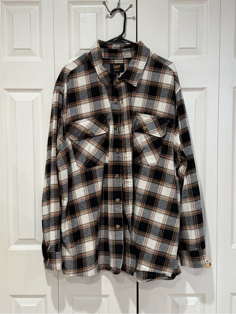 Lee Men’s Black, White & Brown Plaid Button-Down Shirt